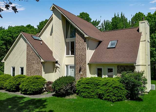 Property at 113 Meadow Spring Ln, Amherst, NY 14051, 3 beds, 2.5 baths