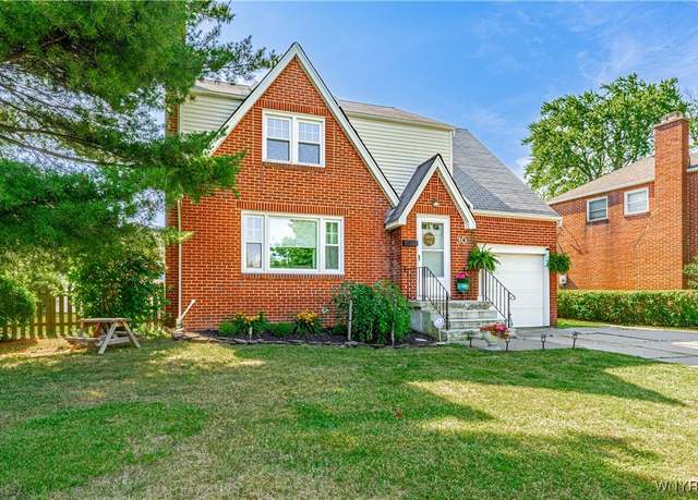 Property at 30 Avalon Dr, Amherst, NY 14226, 3 beds, 1.5 baths