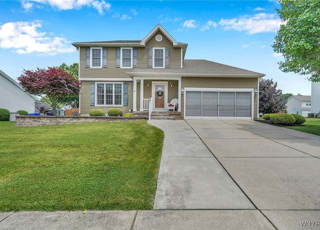 Property at 17 Park Meadow Dr, West Seneca, NY 14224, 3 beds, 1.5 baths