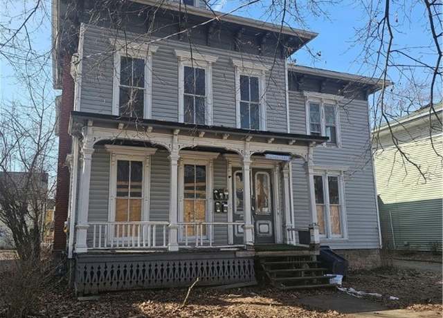 Property at 135 Pine St, Lockport-city, NY 14094, 5 beds