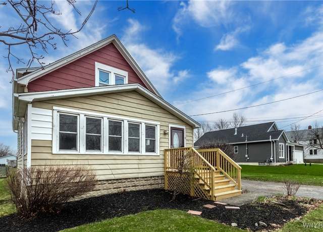 Property at 778 East And West Rd, West Seneca, NY 14224, 4 beds, 2 baths