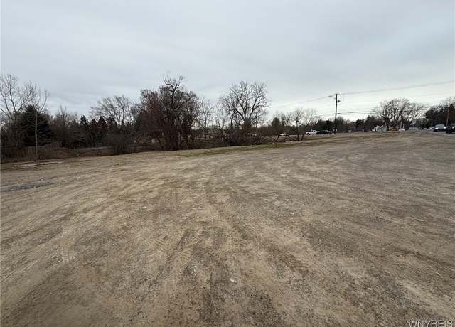 Property at 527 East And West Rd, West Seneca, NY 14224, 3 beds