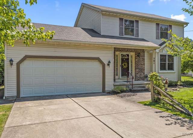 Property at 701 Walker Dr, Lewiston, NY 14092, 3 beds, 2.5 baths
