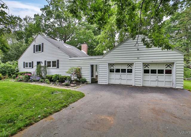 Property at 425 Tryon Dr, Lewiston, NY 14092, 4 beds, 2.5 baths