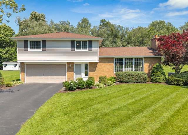 Property at 8961 The Fairways, Clarence, NY 14031, 4 beds, 1.5 baths