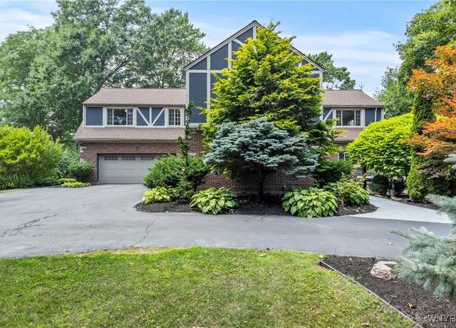 Property at 5082 Woodland Dr, Lewiston, NY 14092, 4 beds, 3.5 baths
