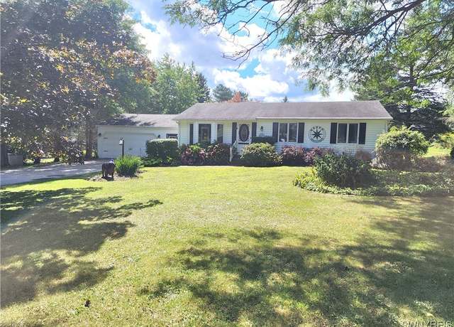 Property at 141 Valley View Dr, Elma, NY 14059, 3 beds, 2 baths