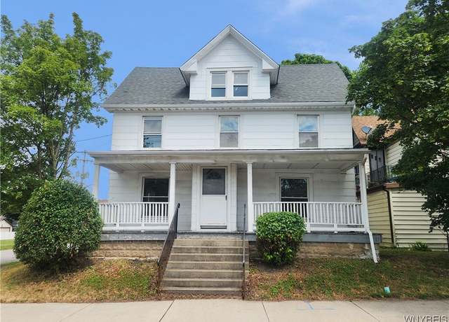 Property at 4670 Broadway, Cheektowaga, NY 14043, 4 beds, 1.5 baths