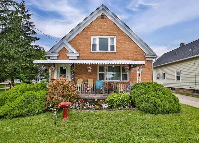 Property at 102 Wellworth Pl, Cheektowaga, NY 14225, 5 beds, 2 baths