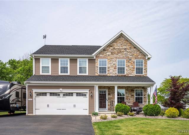 Property at 4568 Logans Ln, Hamburg, NY 14075, 4 beds, 2.5 baths