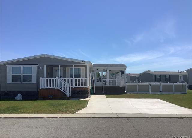 Property at 4314 Hurontario Pkwy, Niagara, NY 14304, 3 beds, 2 baths