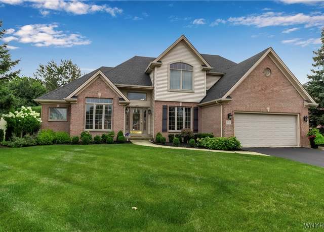 Property at 8141 Oak Leaf Ln, Clarence, NY 14221, 4 beds, 2.5 baths