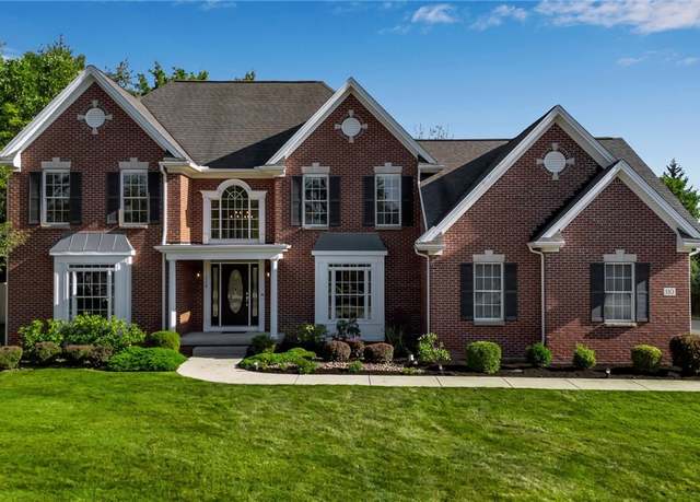 Property at 110 Via Foresta Ln, Amherst, NY 14221, 5 beds, 2.5 baths