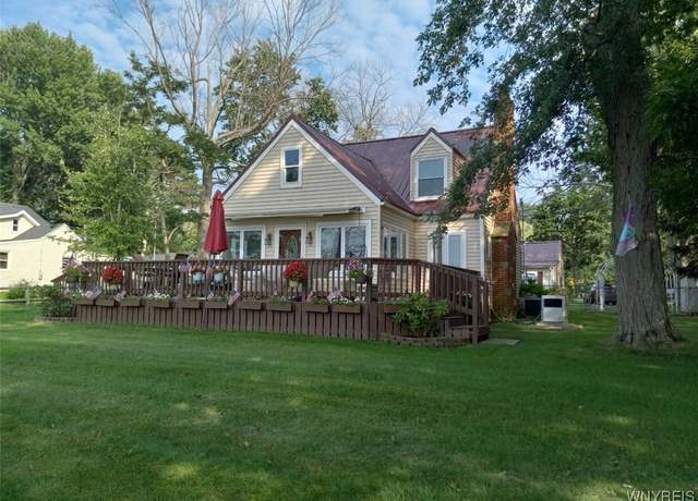 Property at 9802 Shorecliff Rd, Evans, NY 14006, 3 beds, 2 baths