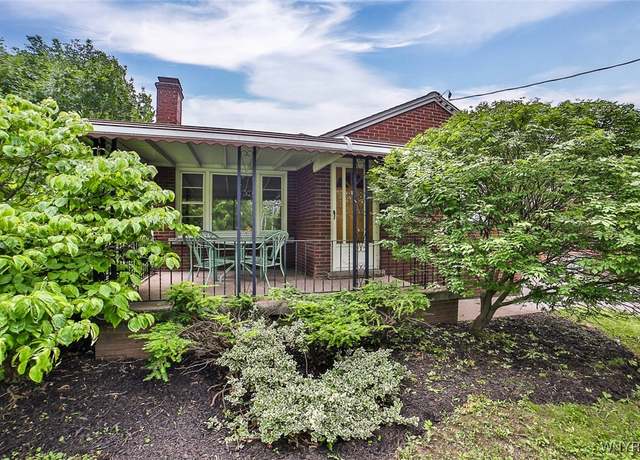 Property at 807 Maple Ave, Niagara Falls, NY 14305, 3 beds, 1 bath