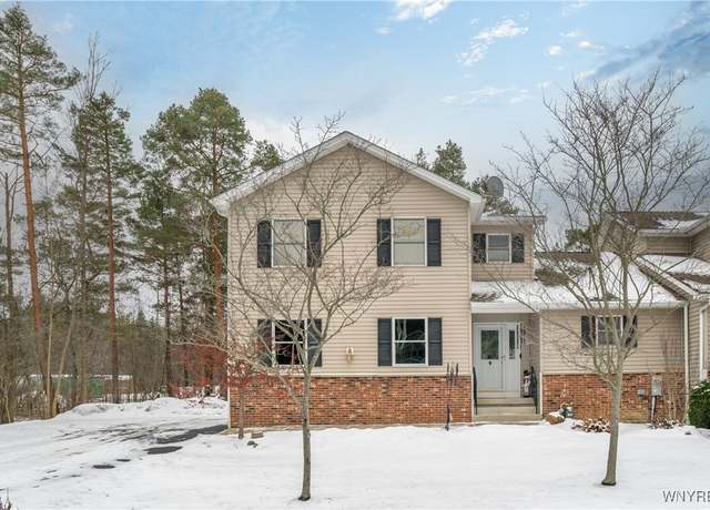 Property at 1621 Old Manor Dr, Evans, NY 14047, 3 beds, 3 baths