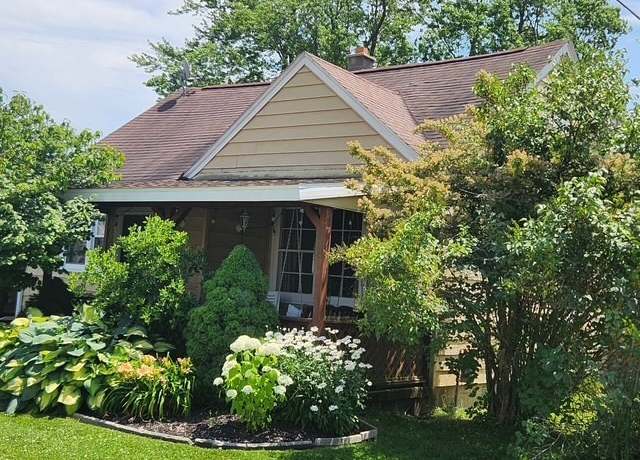 Property at 141 Fairvale Dr, Cheektowaga, NY 14225, 3 beds, 2 baths