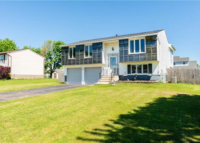 Property at 8010 Ashwood Dr, Niagara, NY 14304, 3 beds, 1 bath