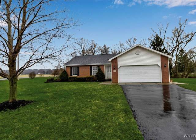 Property at 2196 Florence Dr, Lewiston, NY 14131, 3 beds, 2 baths