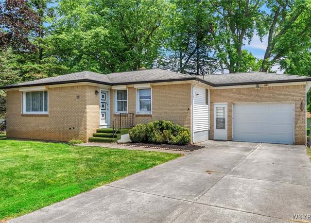 Property at 141 Minden Dr, Orchard Park, NY 14127, 3 beds, 1.5 baths