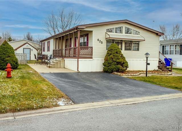 Property at 625 Birchwood Dr, Lockport Town, NY 14094, 3 beds, 2 baths