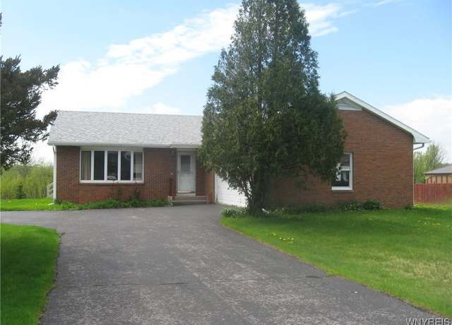 Property at 8498 Stringham Dr, Batavia-town, NY 14020, 3 beds, 2 baths