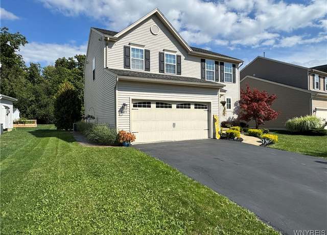 Property at 6105 Woodford Dr, Hamburg, NY 14085, 3 beds, 2.5 baths