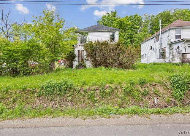 Property at 9 Walnut St, Hanover, NY 14062, 3 beds, 1.5 baths