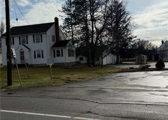Property at 1475 Orchard Park Rd, West Seneca, NY 14224, 3 beds, 1.5 baths