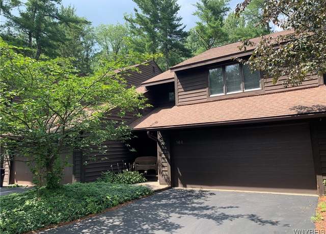 Property at 144 Breezewood Cmn, Amherst, NY 14051, 3 beds, 2.5 baths