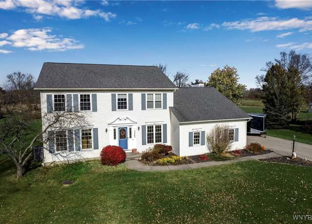 Property at 5263 Oakwood Dr, Pendleton, NY 14120, 4 beds, 2.5 baths