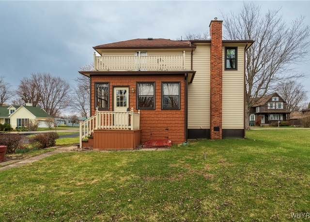 Property at 4058 Woodlawn Ave, Hamburg, NY 14219, 3 beds, 1 bath