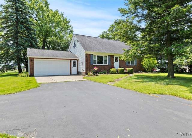 Property at 301 Pleasant View Dr, Lancaster, NY 14086, 4 beds, 2 baths