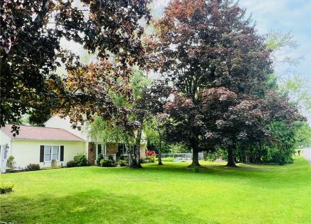 Property at 4876 Meadow Ln, Hamburg, NY 14075, 4 beds, 1.5 baths