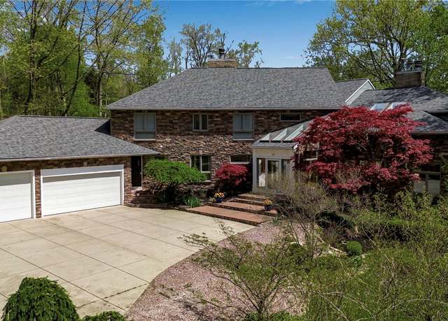 Property at 52 Hidden Pines Ct, Amherst, NY 14051, 5 beds, 5.5 baths
