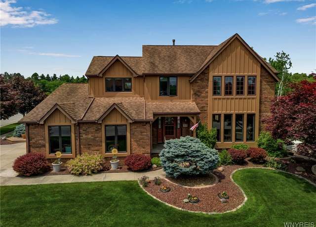 Property at 57 Brookwood Dr, West Seneca, NY 14224, 4 beds, 2.5 baths