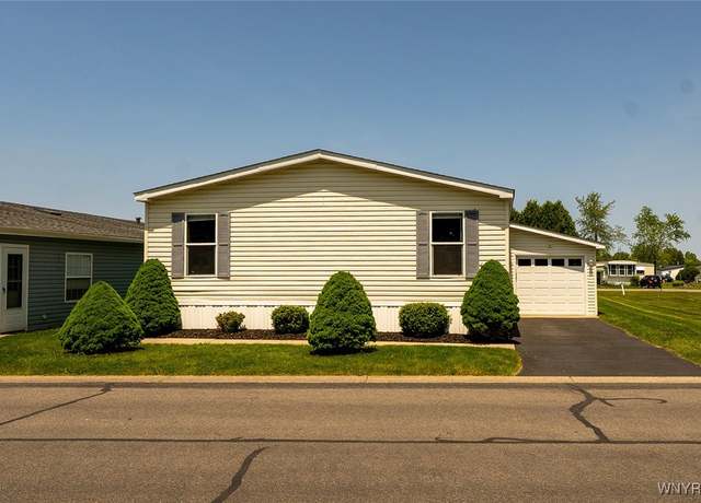 Property at 493 Jim Kelly Dr, Lockport-town, NY 14094, 3 beds, 2 baths