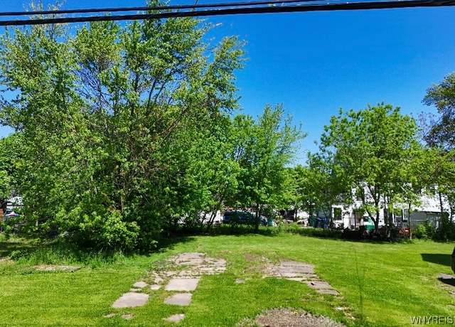 Property at 90 Girard Pl, Buffalo, NY 14211