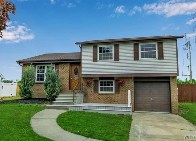Property at 6619 Royal Pkwy N, Lockport-town, NY 14094, 4 beds, 2.5 baths