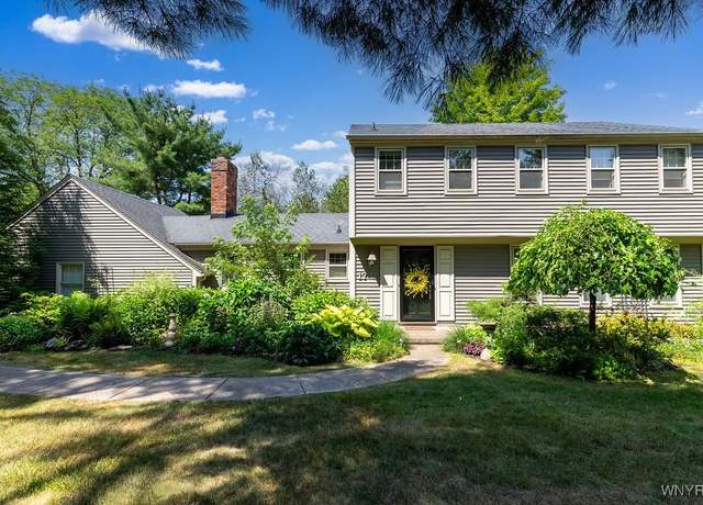 Property at 17 Briar Hill Rd, Orchard Park, NY 14127, 4 beds, 3.5 baths