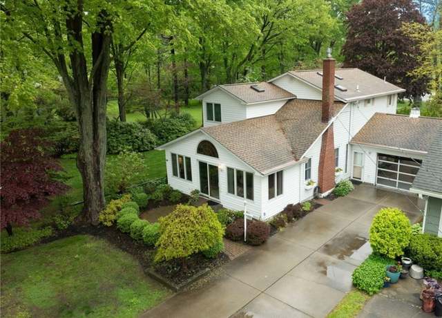 Property at 9663 Oak Grove Dr, Evans, NY 14006, 4 beds, 3.5 baths