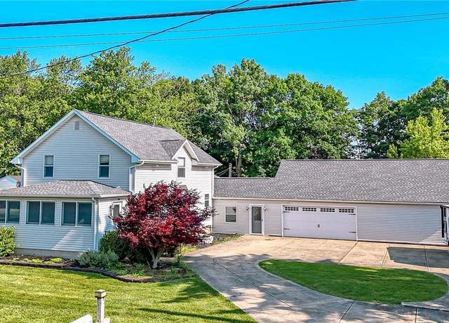 Property at 5104 Milestrip Rd, Hamburg, NY 14219, 3 beds, 2 baths