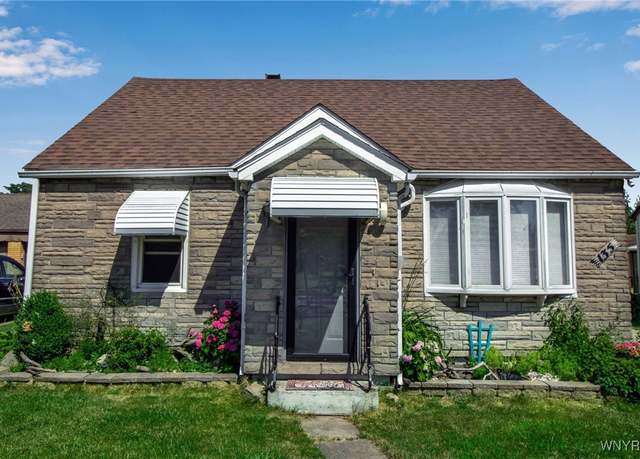 Property at 135 Midland Dr, Cheektowaga, NY 14225, 3 beds, 2 baths