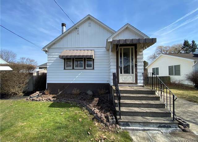 Property at 110 Fernwood Ave, West Seneca, NY 14206, 3 beds, 1 bath