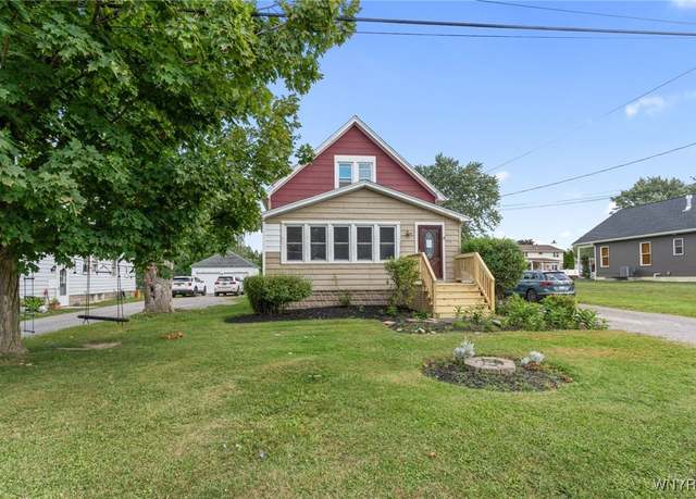 Property at 778 East And West Rd, West Seneca, NY 14224, 4 beds, 2 baths