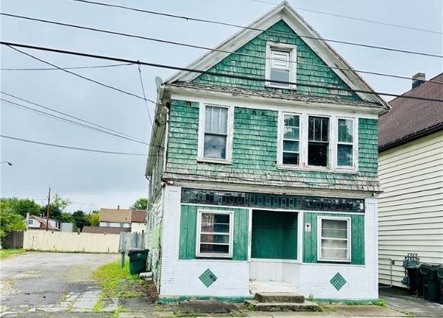 Property at 559 Penora St, Lancaster, NY 14043, 4 beds, 2 baths