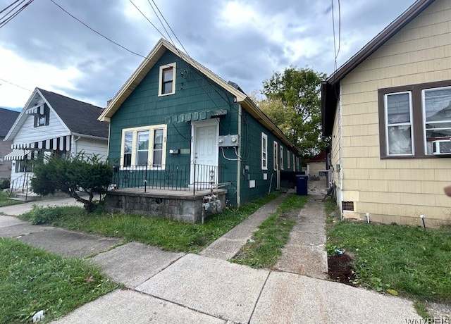 Property at 88 Coit St, Buffalo, NY 14206, 5 beds, 2 baths