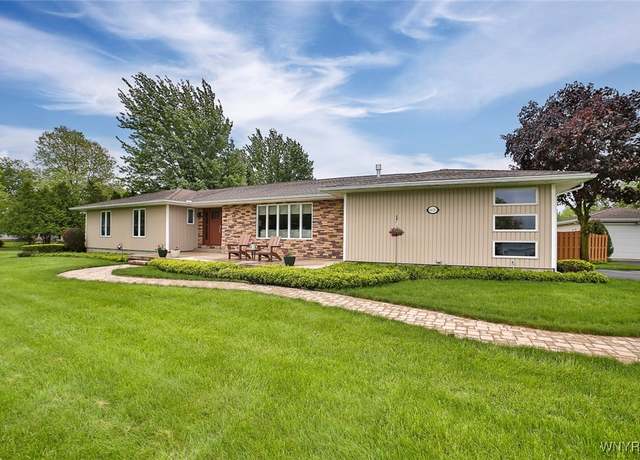 Property at 6620 Heather Dr, Lockport-town, NY 14094, 3 beds, 2.5 baths