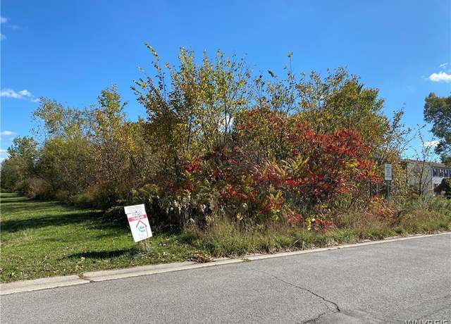 Property at 5508 Hallmark Ln, Lockport-town, NY 14094