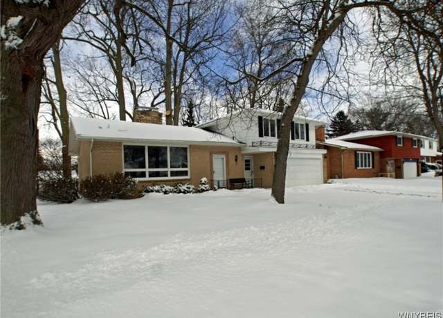 Property at 136 Rosewood Dr, West Seneca, NY 14224, 3 beds, 1.5 baths